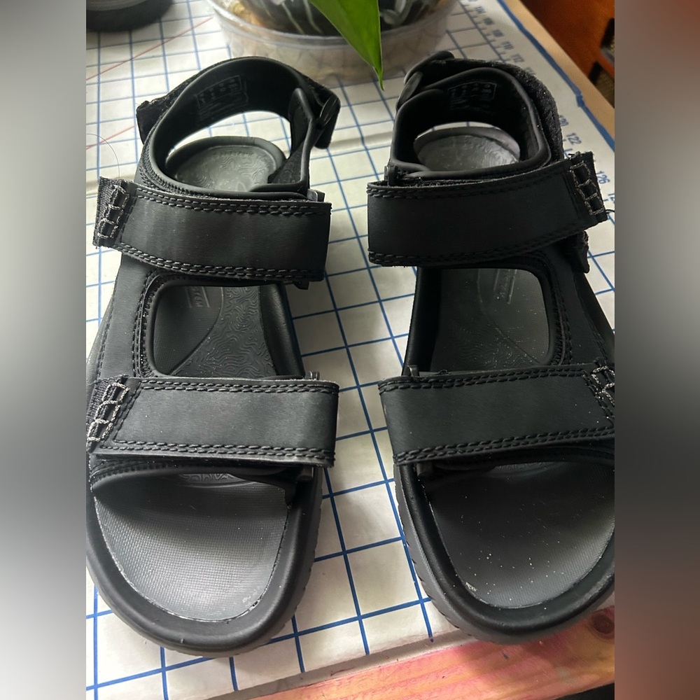 Clarks men’s sandals size 9